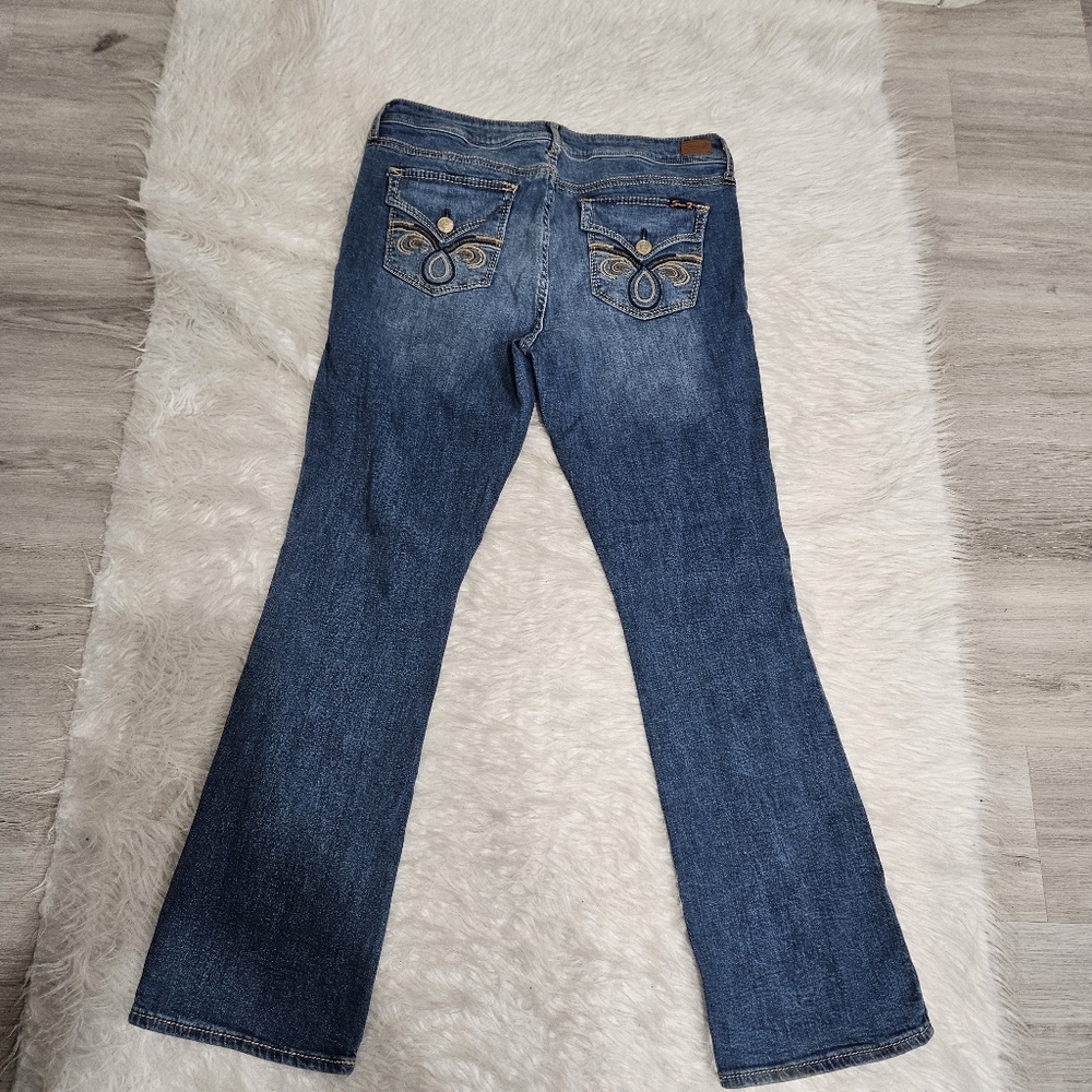 Women's Blue Embroidered Back-Pocket Jeans